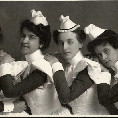 Nursing graduates from 1905 and 1906