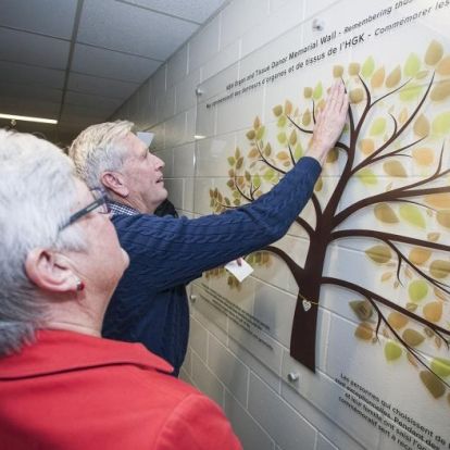 A family added their loved ones name to the Organ and Tissue Donor Memorial Wall