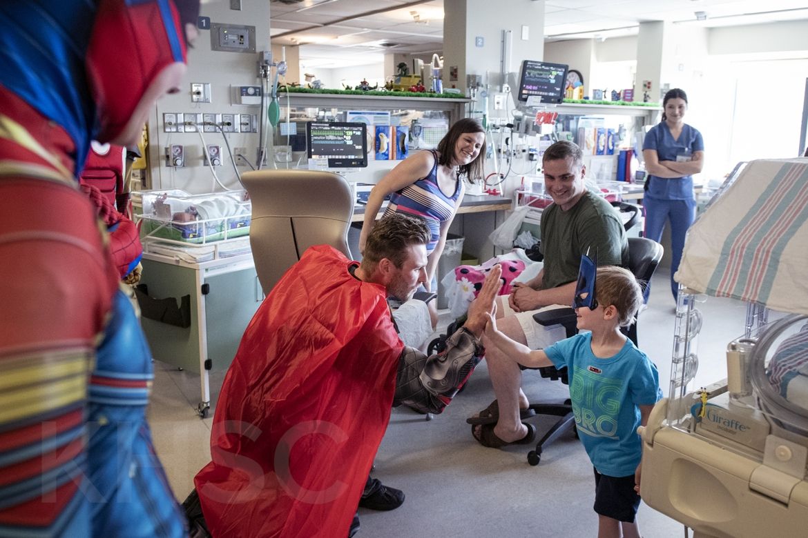 heroes drop by the nicu at KgH