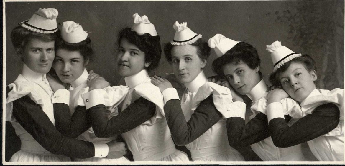 Nursing graduates from 1905 and 1906