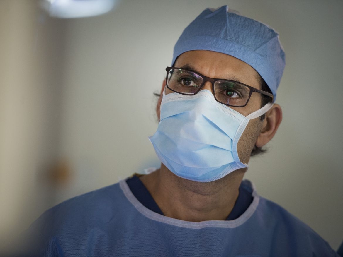Dr. Sulaiman Nanji is one of KHSC's two fellowship trained transplant surgeons, the exact number required for a live donor program. One surgeon takes the lead in the procedure for the donor, while the other leads the procedure for the recipient. Ethically, it ensures that each surgeon is focused on the best outcome for their patient.