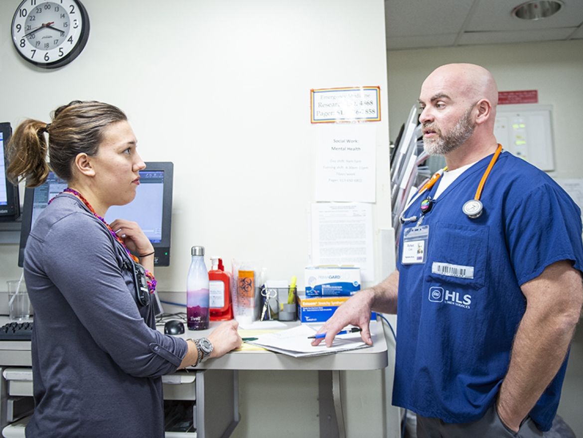 Mental Health Nurse Navigator talking to a social working in the emergency department